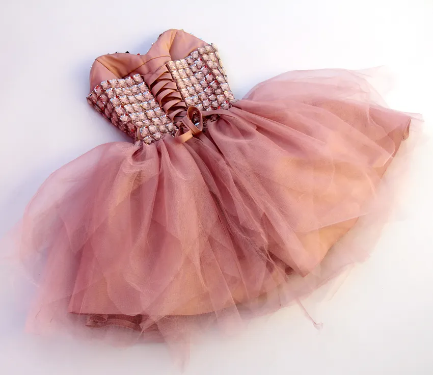 Piel Rosa Corta Vestidos de InicioComing Sweetheart Crystal Beaded Mini Longitud Vestido de Prom Cocktail Vestido Backl Lace Up Simple Party Dress
