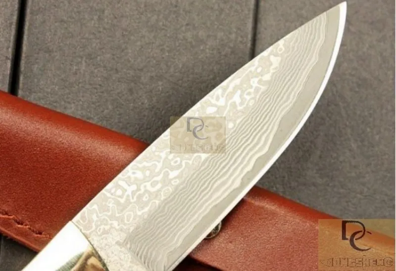 DK001T handgemaakte klassieke Damascus Fixd Damascus Blade mes koper + rode schaduw hout hoge kwaliteit met leren schede