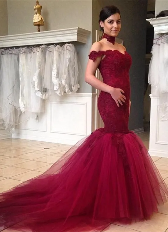 Abiti da sposa sexy a sirena bordeaux con spalle scoperte Appliques in pizzo Tulle Corte dei treni Backless Tromba Abiti da sposa formali da sposa