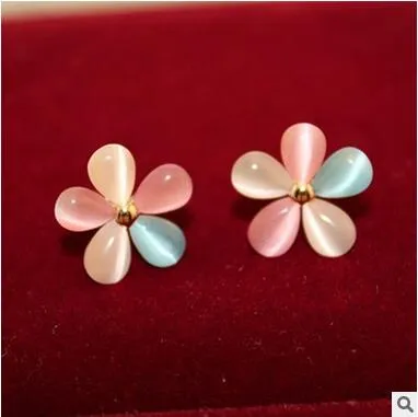 Boucles d'oreilles opale colorée fleur de cerisier, boucles d'oreilles fleurs de cerisier, boucles d'oreilles en pierres précieuses dorées pour femmes