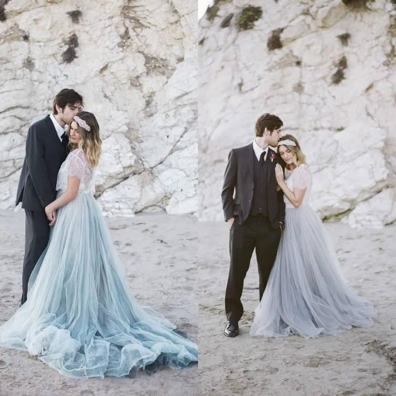 Atemberaubende 2017 Strandhochzeitskleider in Silbergrau, Staubblau, bescheidene Spitze und Tüllfalten, lange Brautkleider, Land, nach Maß EN10124