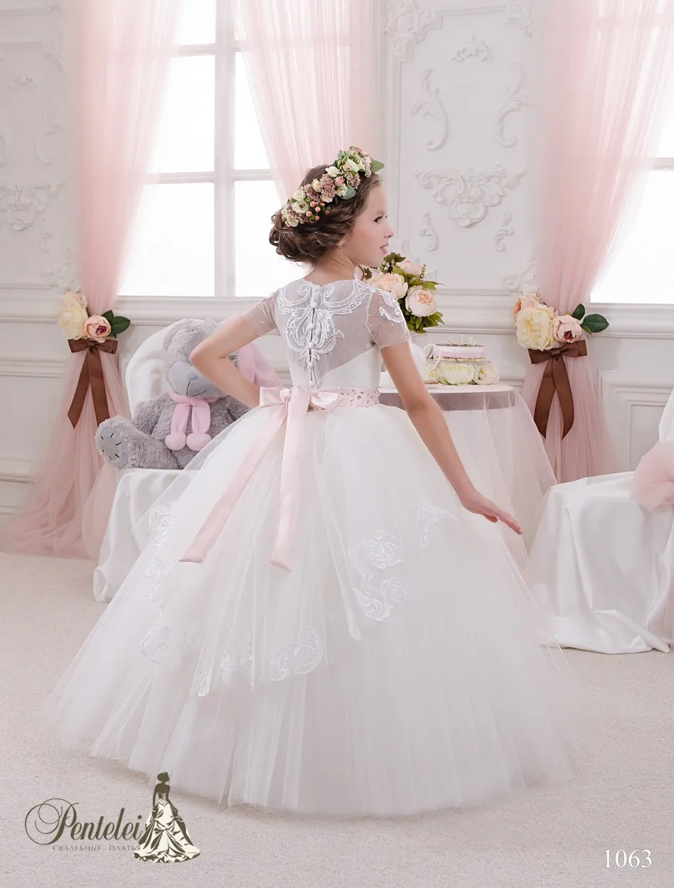 2016 Mini-Brautkleider mit kurzen Ärmeln und bodenlangen Spitzenapplikationen, Ballkleid, wunderschöne Blumenmädchen-Kleider mit perlenbesetzter rosa Schleife