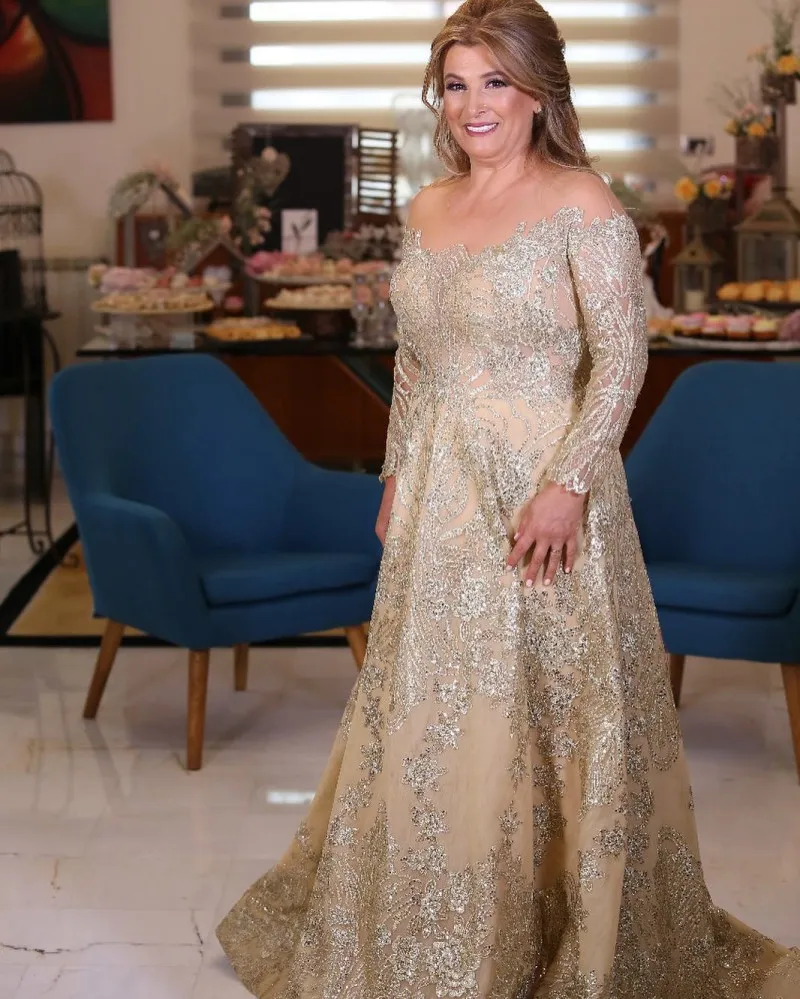 Abiti eleganti la madre della sposa taglie forti Abito formale invitati a un matrimonio in stile nigeriano con maniche lunghe in tulle trasparente con spalle scoperte