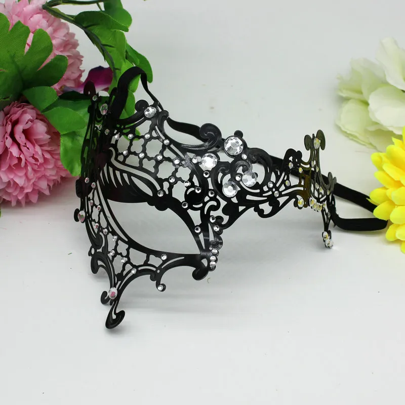 Luxo Laser Cut Metal Metade Máscara Facial com Strass Bonito Venetian Masquerade Halloween Mardi Gras Traje Máscara Do Partido