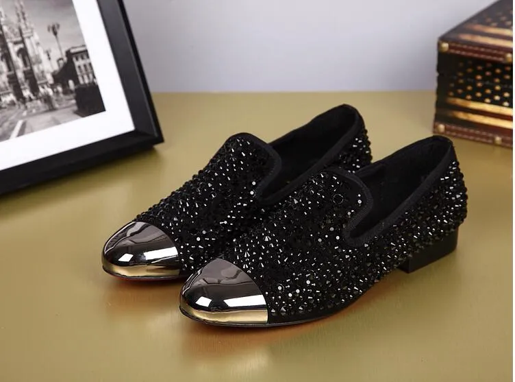 Мода европейский стиль повседневная формальная обувь для мужчин черный натуральная кожа мужчины свадебные туфли золотой металлический мужские шипованные мокасины PX55