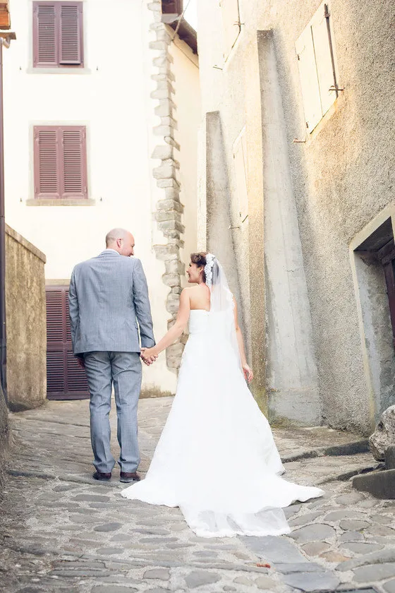 Varm kvalitet Billiga RomanticChaple Längd Ett lager Vit Elfenben Lace Edge Veil Bridal Head Pieces för bröllopsklänningar