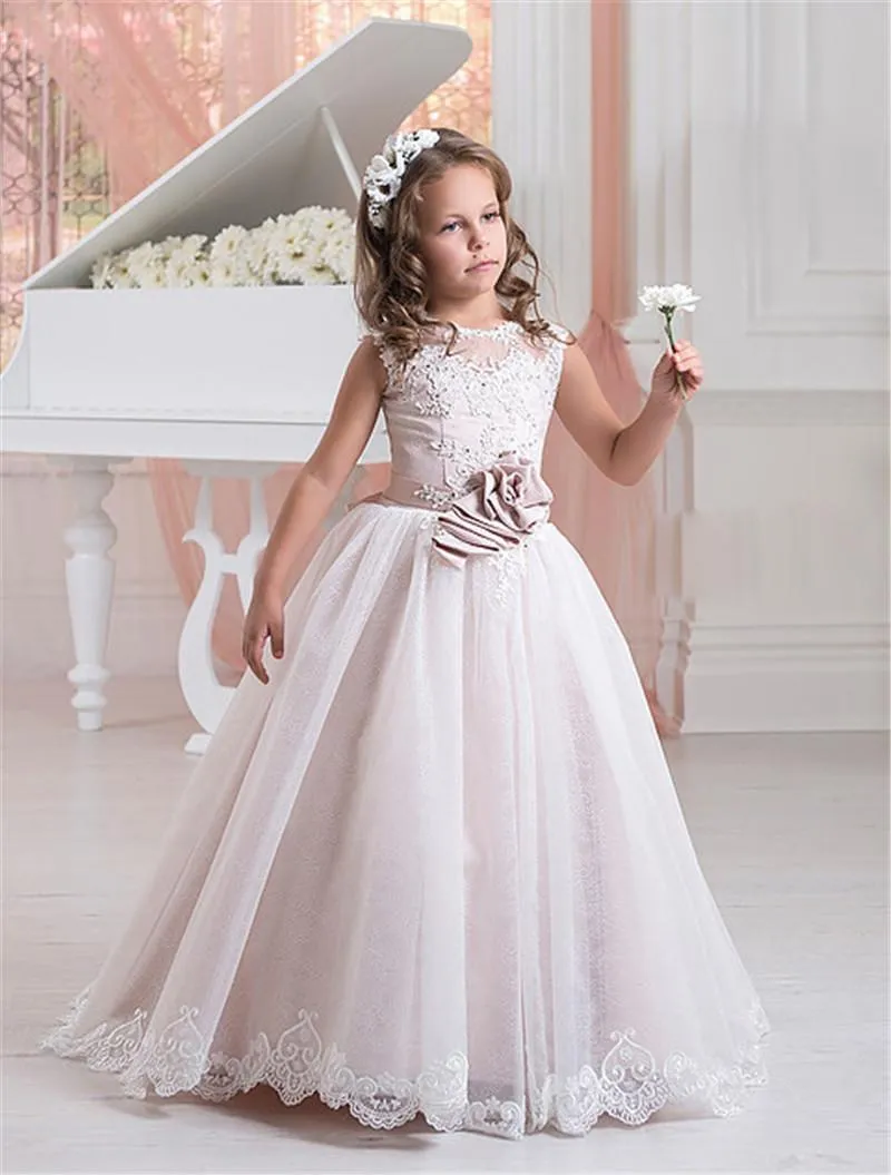 Wiosna Kwiat Girl Dresses Sheer Appliqued Jewel Baby Girl Children Party Dress Sweep Suknie kolejowe dla Komunii z kokardą