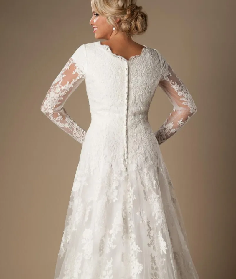 Ivory A-Line Vintage Lace Aplikacje Skromne suknie ślubne z długim rękawami V Neck Buttons Rękawy Długie suknie ślubne Custom