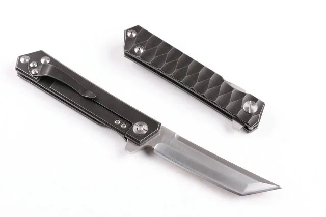 DHL-frakt High End Survival Folding Blade Kniv D2 stål 60hrc TANTO POINT BLADE TC4 Titanlegering Hantera Knivknivar med presentförpackning