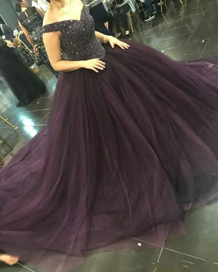 Nieuwe Prom Dresses Sparkle Bling Top Beaded Off Shoulder Grape Sweep Train Tulle Ball Town Puffy Cobe Formal Party Jurk Evening Jassen