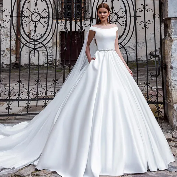 Nowa nowoczesna sukienka ślubna z satynowej sukienki na ramieniu suknie ślubne bez rękawów z koralikami Pasek Kieszonkowy Custom Made Bride Sukienki