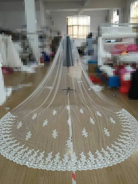 Yeni Zarif Dantel Aplike Kenar Aplikler Bir Katmanlı Tarak Lvory Beyaz Düğün Peçe Katedrali Gelin Veils 3M Uzunluğu