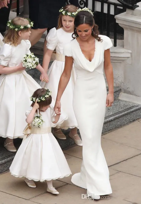 Berömda Pippa Middleton Bridesmaid-klänningar med sexiga draperade djupa v-ringningar och fantastisk kortärmad sjöjungfru täckt knappklänning till och med219k