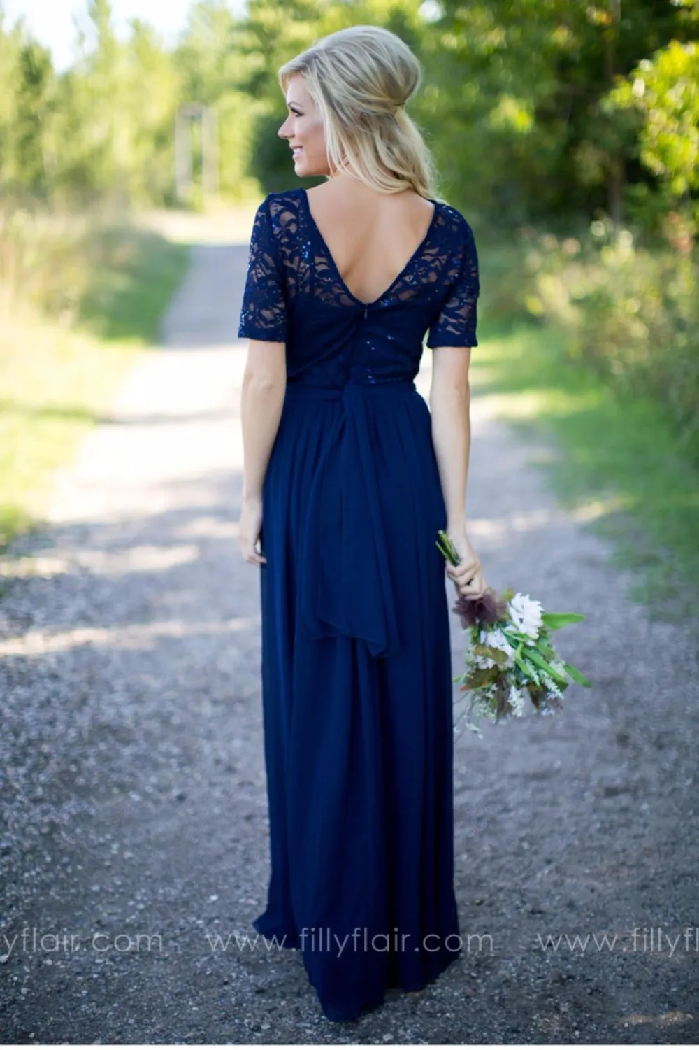 En dentelle brillante Bleu royal long modestes robes de demoiselle d'honneur avec demi-manches Rustiques Femmes formelles de mariage de soirée robes de fête