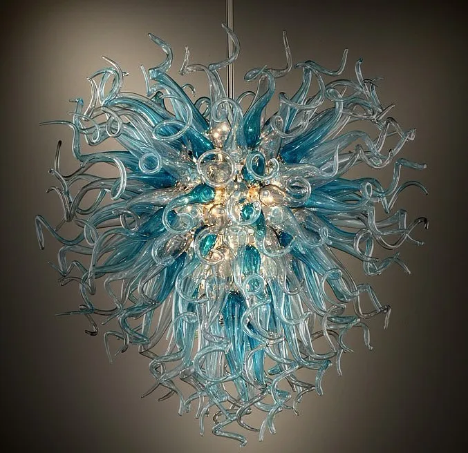 LEDの電球と吹き飛ばされたムラノガラスシャンデリアの贅沢なアールデコのパンデントライトを照らすモダンなランプデザインの装飾的なシャンデリア光