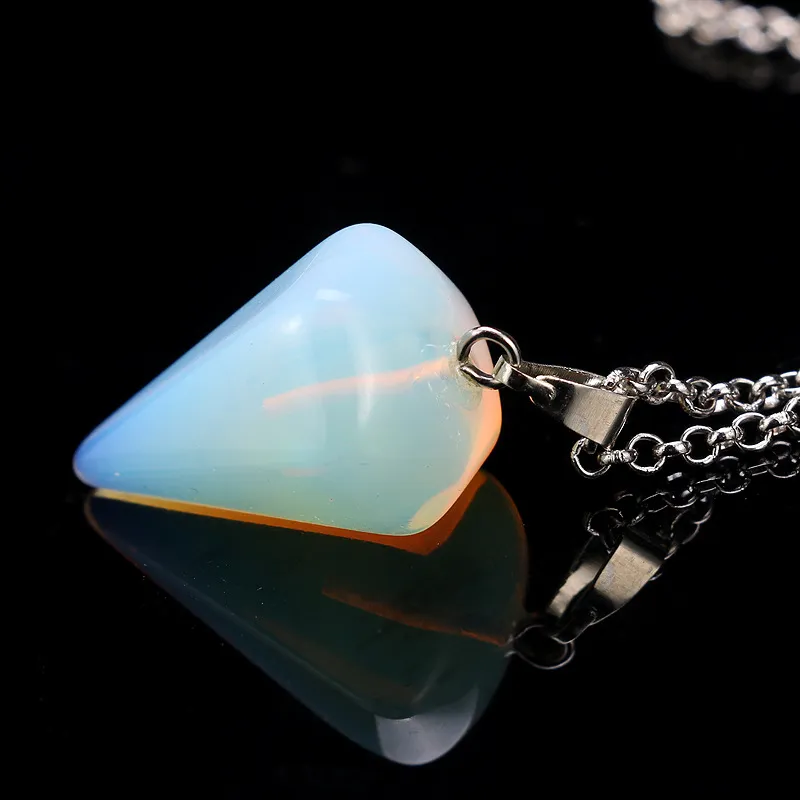 Natural Crystal Stone Statement Pendant Halsband smycken med silverpläterad kedja för kvinnliga män älskar modetillbehör