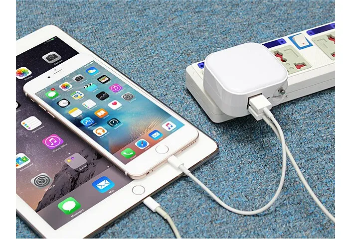 Whole Universal 2 in 1 Dual USB Port DC 5V 21A Folding Car Charger Power Adapter homeWall Plug double USB car Cigarette Fold5696997