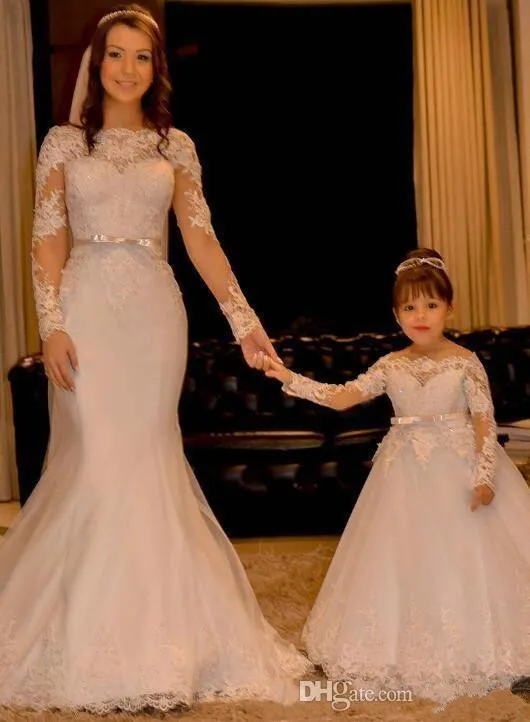 Belles robes de filles de fleurs en dentelle pour mariage 2020 robe de princesse à manches longues avec dentelle sur l'épaule perles enfants vêtements de cérémonie