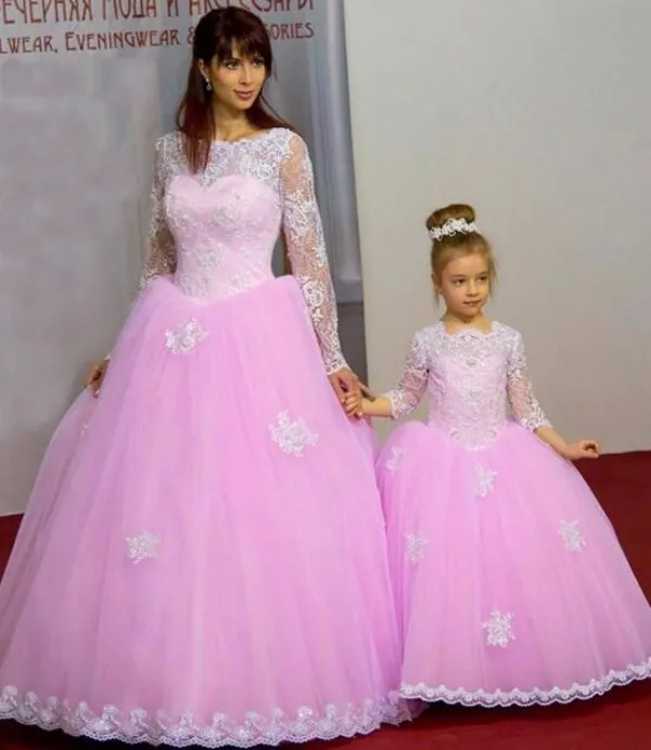 2019 superbes robes de soirée de bal mère et fille rose tulle bateau cou manches illusion princesse robes formelles sur mesure