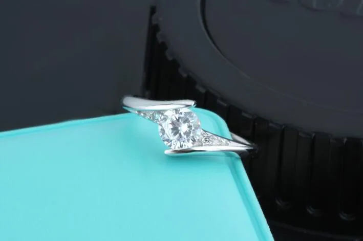 Bellissima placca gioielli principessa S925 Anello nuziale con diamante in cristallo in argento sterling dimensione US67896318495
