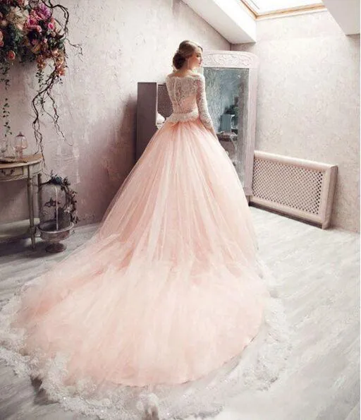 Lindo 2018 Blush Rosa Branco Rendas 3/4 Mangas Compridas Princesa Vestidos De Casamento Romântico Tripulação Pescoço Lace Hem Catedral Trem Vestidos de Noiva