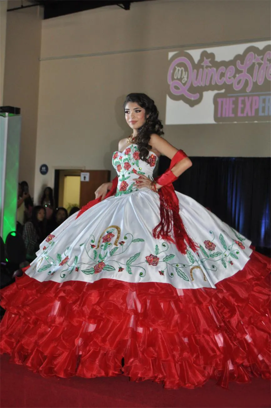 Vintage 2019 белый и красный органза каскадные оборками шариковые платья Quinceanera платья дешевые любительские вышивка многоуровневые сладкие 16 платье EN7119