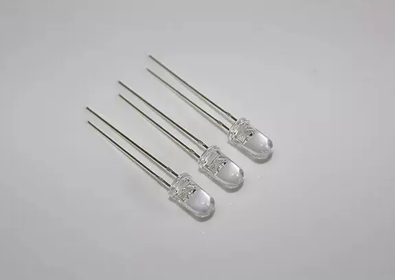 1000 Stück 5 mm lila runde, wasserklare LED-Lichtlampe, emittierende Diode, neblige, ultrahelle Perle, Plug-in-DIY-Kit, Übungs-Weitwinkel