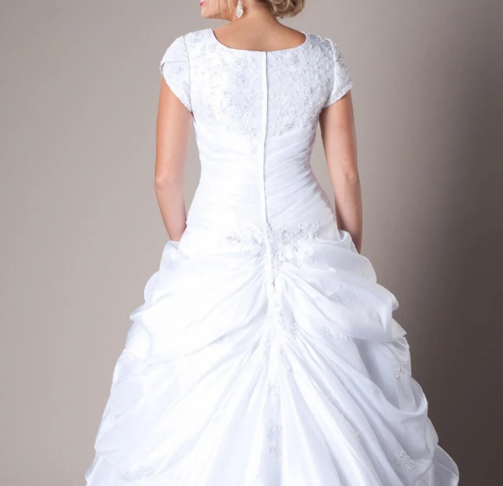 Robe de bal blanche classique Robes de mariée modestes Mancherons Taffetea Col carré Pick Ups Château Robes de mariée Cérémonie formelle Princesse