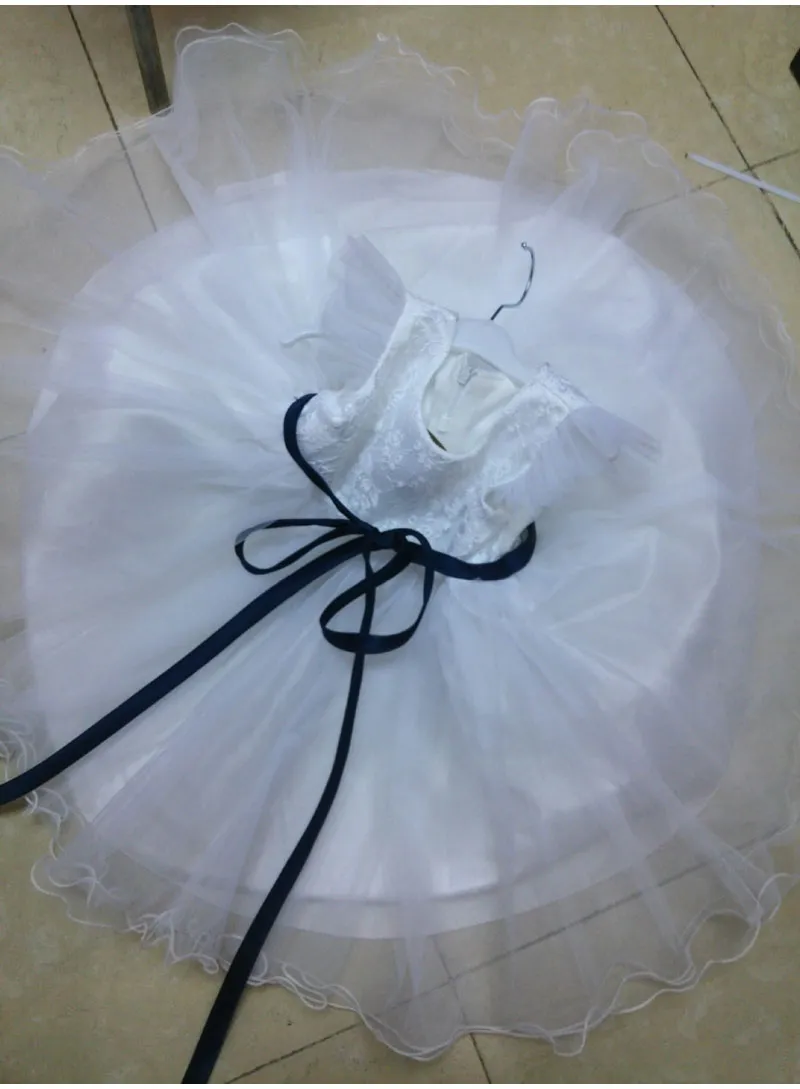 2016 Nouvelle Arrivée Blanc Tulle Jolie Fleur Fille Robes appliques Bébé Fille Infantile Robe Livraison Gratuite