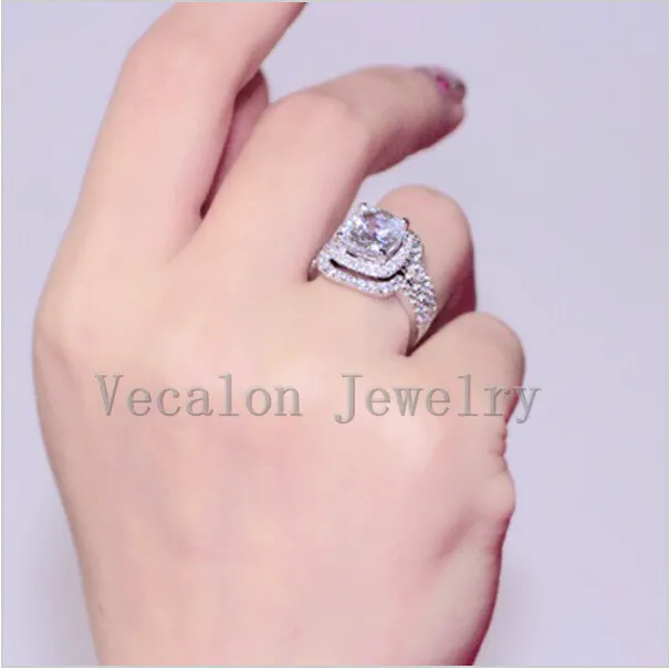 Vecalon New 3ct Cushion cut Diamant simulé Cz 3-en-1 Ensemble de bagues de mariage pour femme Bague de fiançailles remplie d'or blanc 10KT