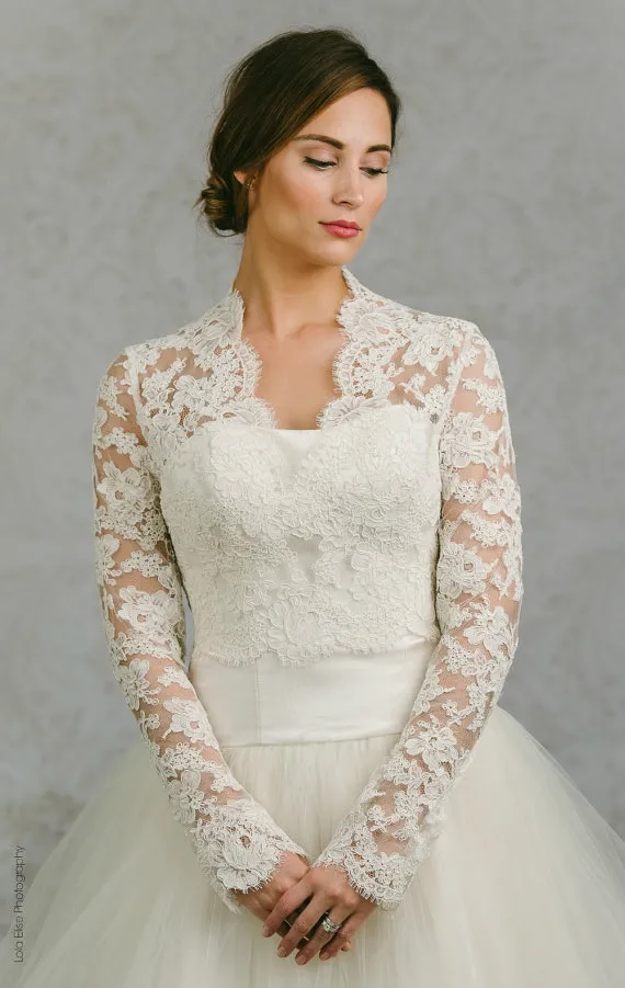 2018 Bolero Bridal Lace Cape Långärmade Bröllops Wrap Appliqued Jackor Wedding Capes Wraps Bolero Jacket Bröllopsklänning Wraps Plus Storlek