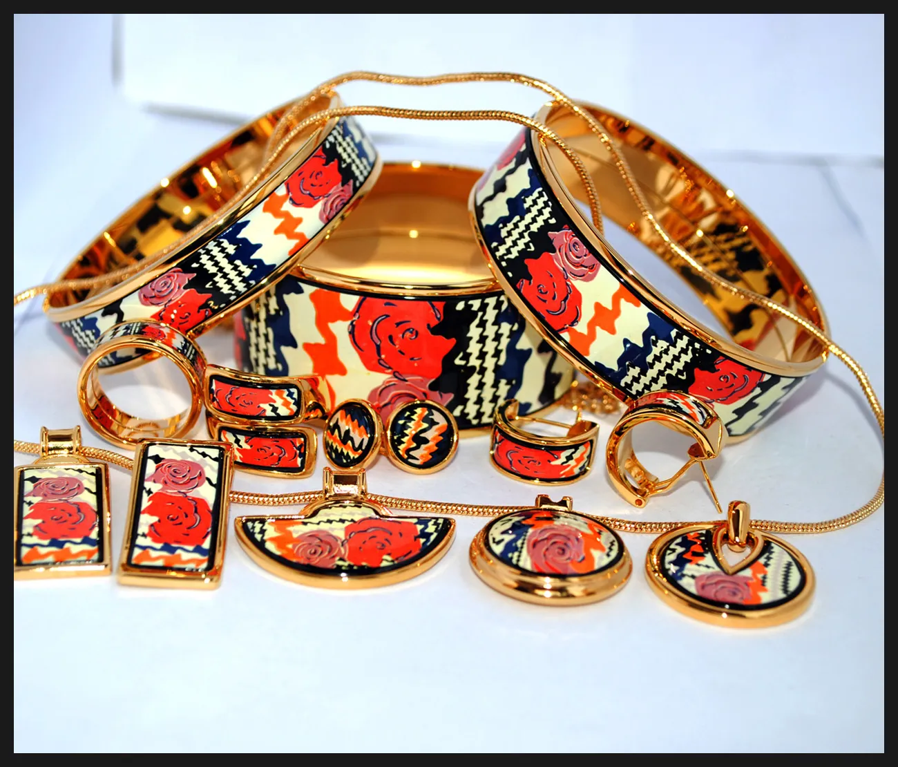 Pulsera brazalete de esmalte chapado en oro de 18 quilates de la serie Rose para mujer Pulseras de joyería de diseñador de alta calidad brazaletes de ancho 15 mm Joyería de moda