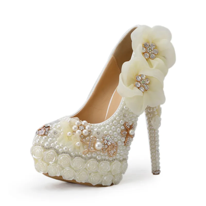 Exklusive neue Art-Hochzeits-Schuhe weiße Perlen-Absatz-Plattform-Brauthochzeits-Pumpen Luxuriöse Rose Blumen-Diamant-Prom Schuhe