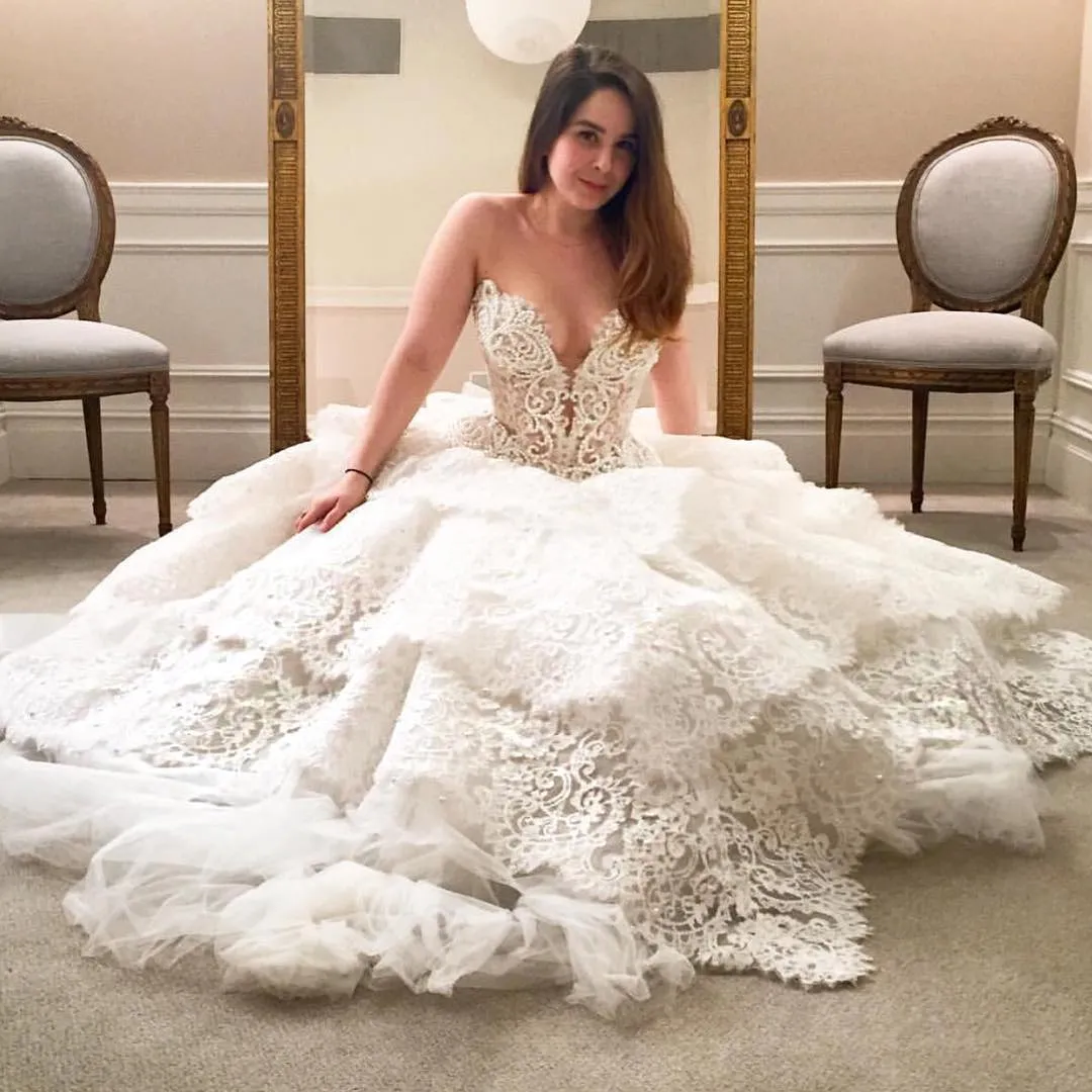 Abiti da sposa di lusso in pizzo 2018 Perle di perline Abiti da sposa senza schienale con scollo a cuore Sweep Train Pnina Tornai Abito da sposa taglie forti