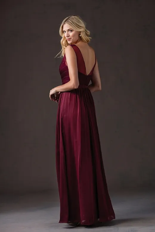 2021 Bourgogne brudtärklänningar V Neck ärmlös en linje pärlstav på översta våningen Lång lång Junior Bridesmaid Dresses1040376