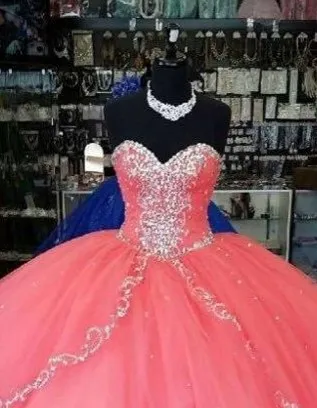 Historia Coral Quinceanera Dresses 2019 Nya unika billiga quinceanera -klänningar Ruffles lager tyll älskling i 15 år fest boll 197T
