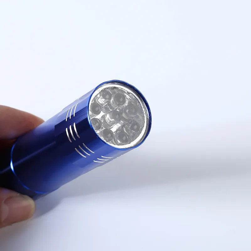 wholesale plus récent mini Portable 9 CREE LED lampe de poche UV, lampe torche de randonnée en alliage d'aluminium détection d'argent LED lampe UV, avec boîte
