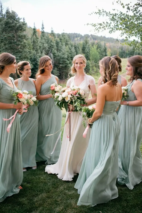 Fantastiska Sage Bridesmaid Dresses Country Style Beach Garden Wedding Party Long Bridesmais Gowns One Shoulder Halter V Neck Stropless Styles