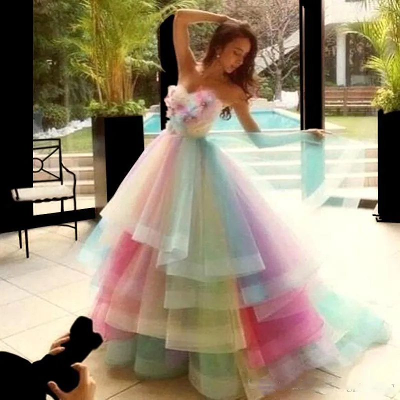 Rainbow Kolorowe Prom Dresses Sweetheart Warstwy Organza Handmade Kwiaty Graduation Sukienka Koraliki Plds Princess Pagewant Quinceanera Dress