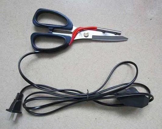Heated scissors for 2025 fabric