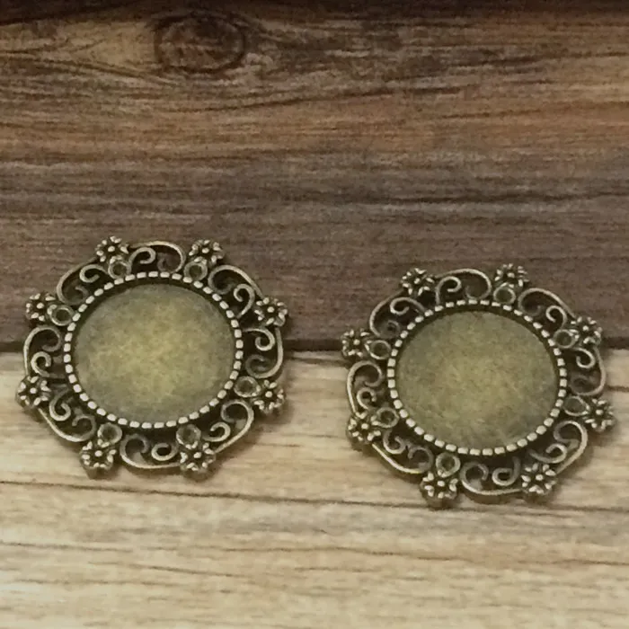 20 sztuk / partia Mieszane Styl 4styl Antique Bronze Flower Okrągły Baza wisiorek Cameo Cabochon Base Ustawianie Naszyjnik Penand Do Jewlery Making 14 * 14mm