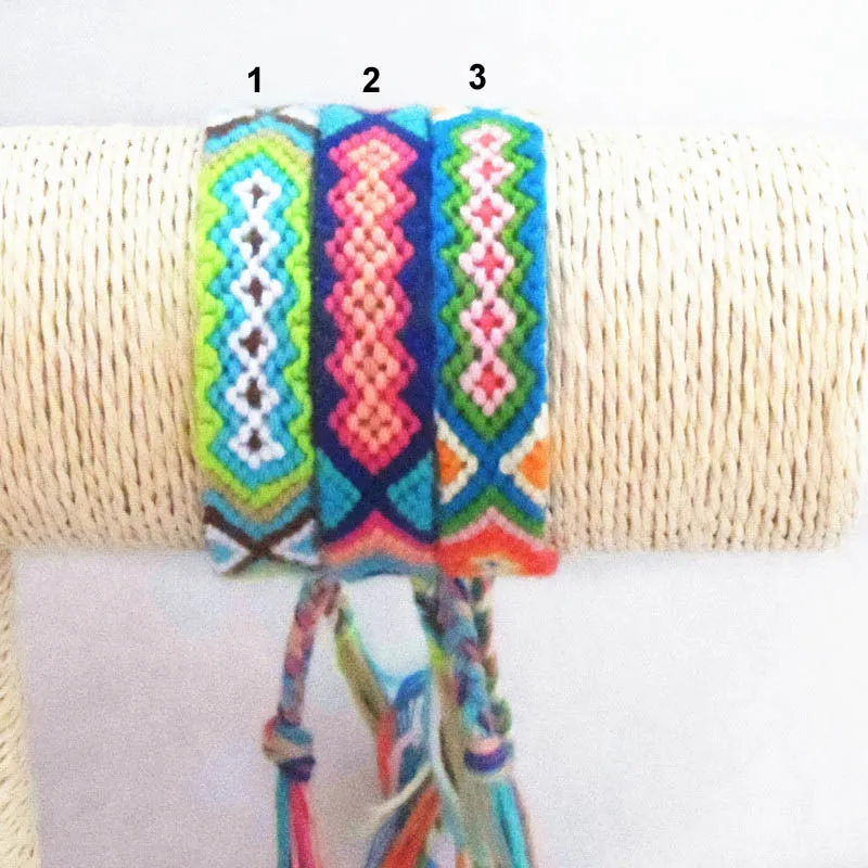 Pulsera de la amistad Cuerda tejida hecha a mano Hippy Boho Bordado Pulseras de la amistad de algodón para hombres Mujeres Pulsera de verano vendedora caliente