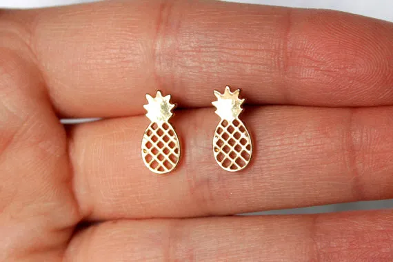 Cute Tiny Pineapple Earrings Lovely Ananas Earrings Simple Funny Outline Fruit Stud Earrings for Women Minimalist