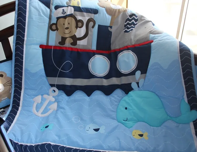 Set di biancheria da letto culla 7 pezzi Set di biancheria da letto bambini Ricamo Scimmia elefante navigazione blu balena di mare Set di biancheria da letto culla Gonna paracolpi trapunta