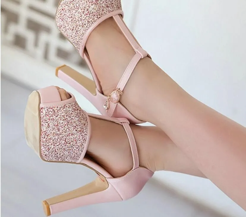 Grande sconto Femminile Sexy Peep Toe Buckle Strap Summer Pumps Ragazze Tacco alto Glitter Shoes Donna Sandali da sposa Big size