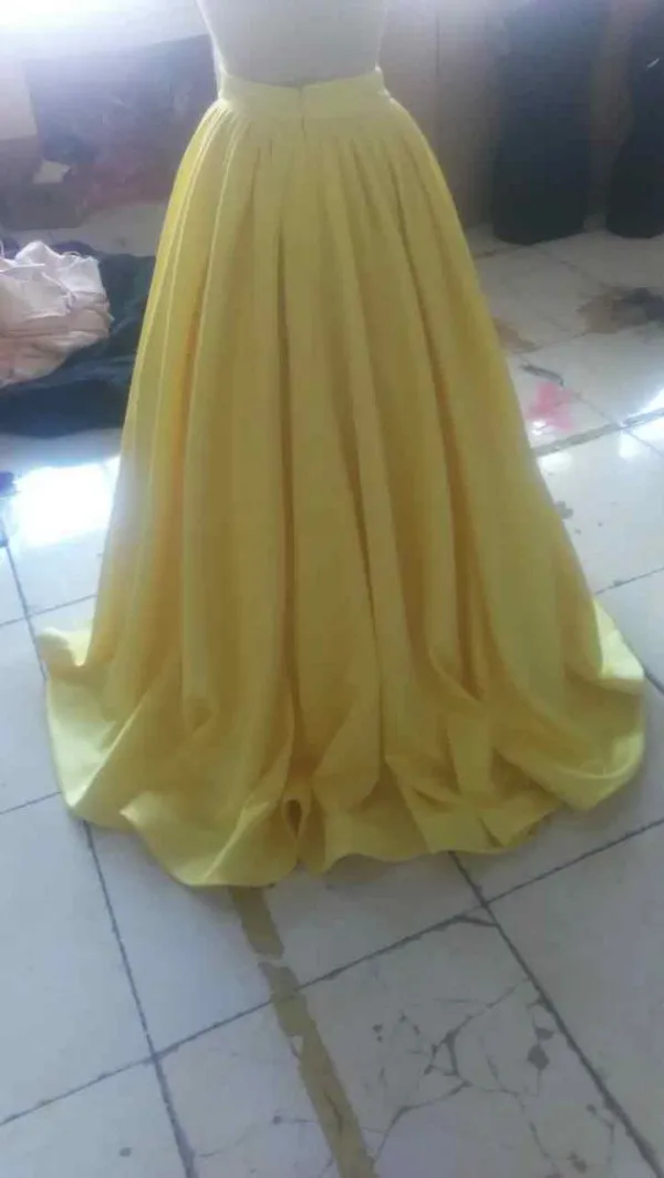 Sparkly 2019 Twee stukken Meisjes Pageant Jurken Halter Hals Mouwloze Pailletten Crop Top Light Yellow Kids Formele jurken Echte afbeelding