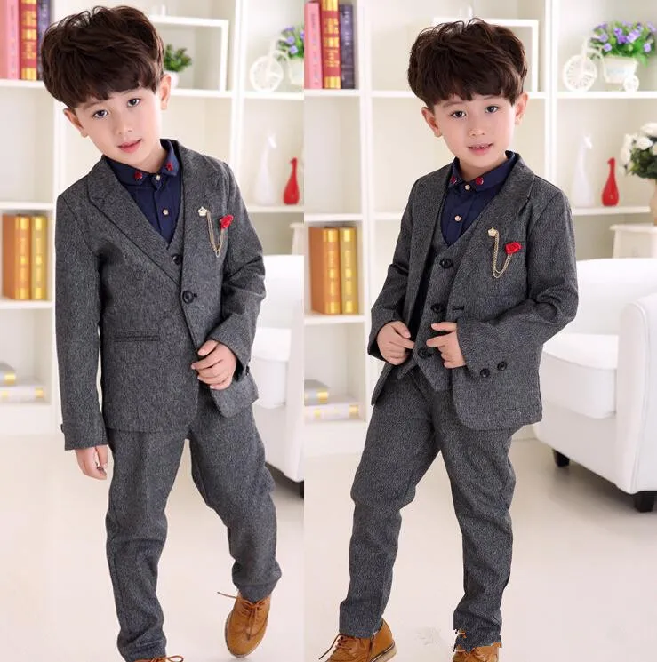 Nowy Jesień Dziecko Chłopiec Formalne Garnitury Dark Grey Kids Garnitur Three-Piece One Button Little Boys Wedding Garnitury (kurtka + spodnie + kamizelka)