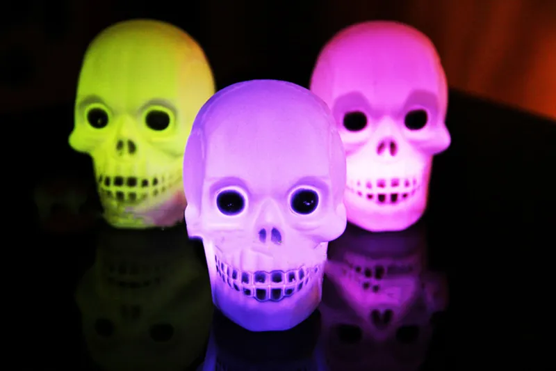 Halloween-Nachtlichter, 3D-Totenkopf-Kürbis, RGB, 7 wechselnde Farben, batteriebetriebenes Atmosphärenlicht