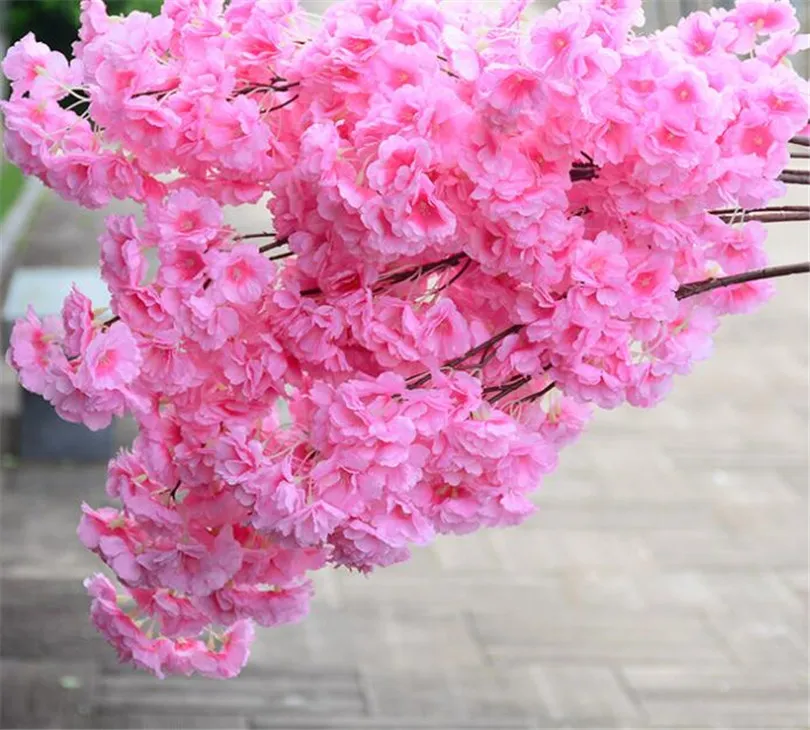 Kirschblüten-Zweig gefälschte Kirschblüte-Blumen-Stamm mehr Blumenköpfe 4 Farben für Hochzeits-Mittelstücke Partei-künstliche dekorative Blumen