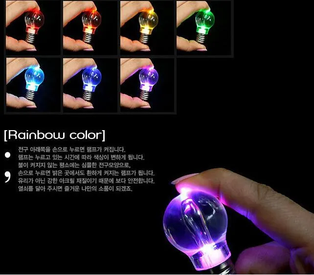 100 sztuk Tanie nowość LED Żarówka w kształcie żarówki Pierścień Keychain Latarka Kolorowe mini-światła lampy